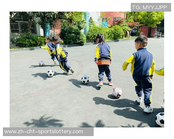 快乐足球:让每一个孩子在球场上找到自信与友谊的乐趣 快乐足球:让每一个孩子在球场上找到自信与友谊的乐趣